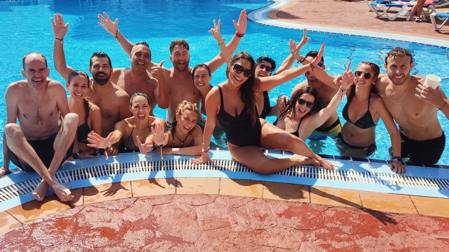 Viaje con piscina de la comunidad Salsabor